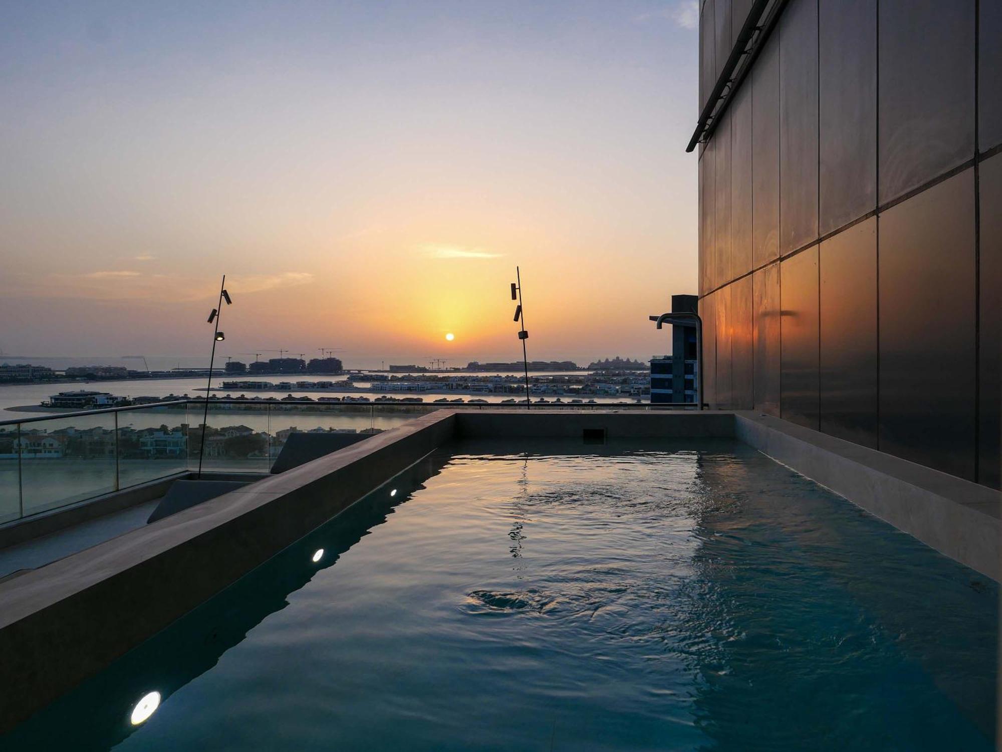 High End 4br Penthouse With Private Pool And Skyline Views