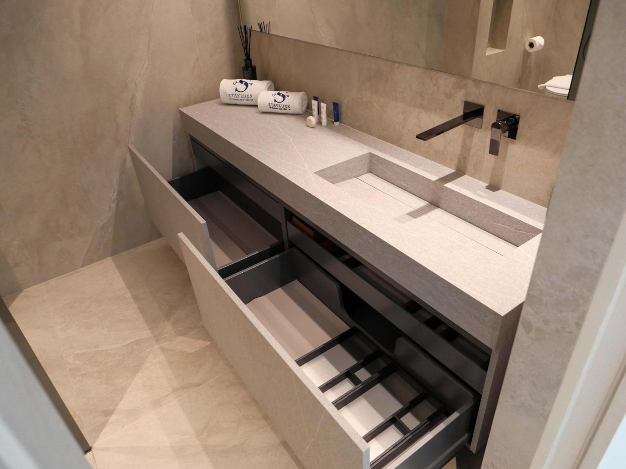 Apartment High End 4br Penthouse With Private Pool And Skyline Views *