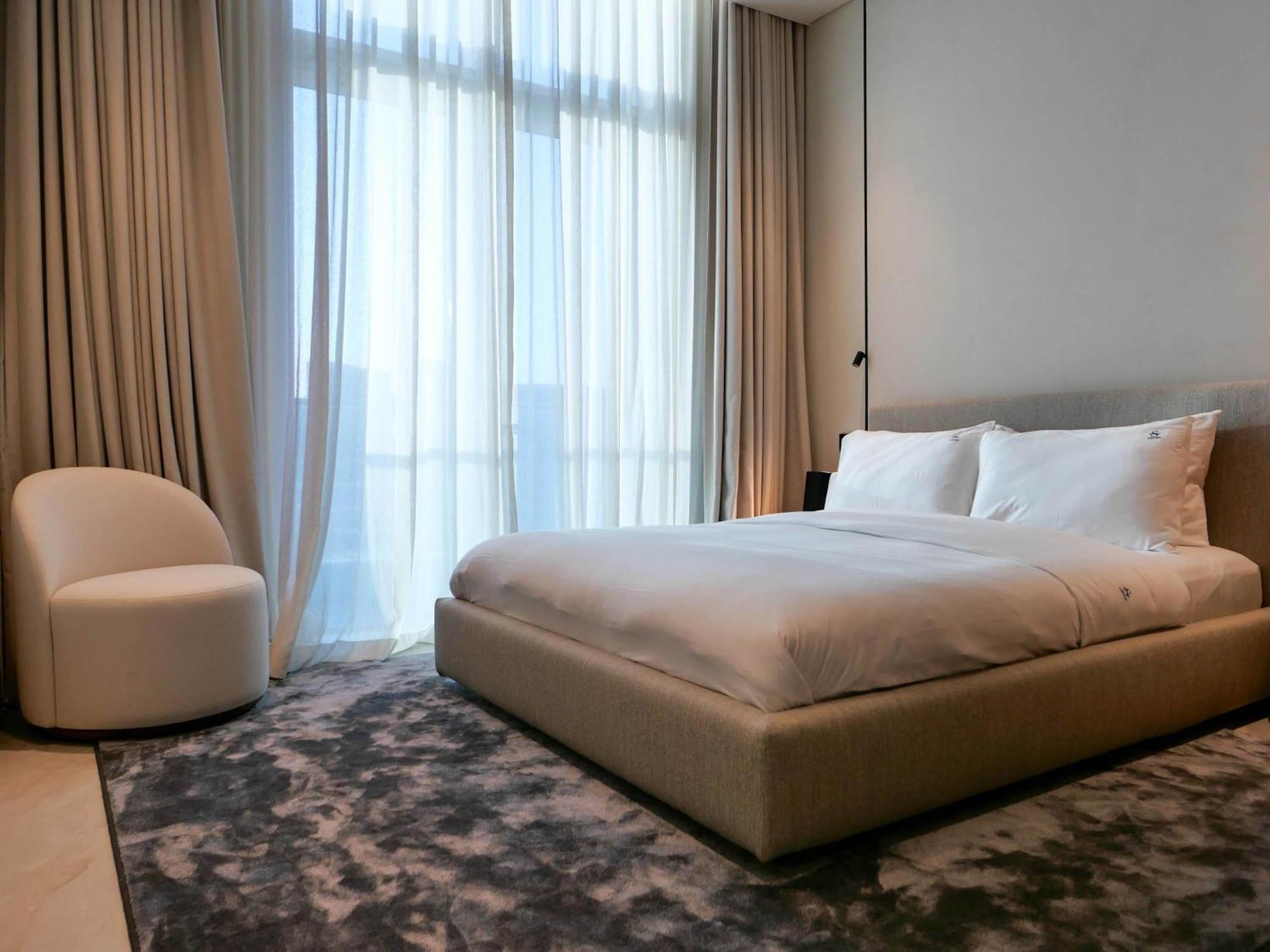 Apartment High End 4br Penthouse With Private Pool And Skyline Views