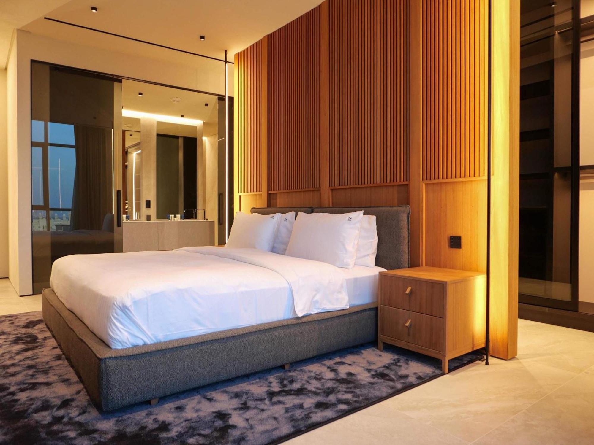 Apartment High End 4br Penthouse With Private Pool And Skyline Views *