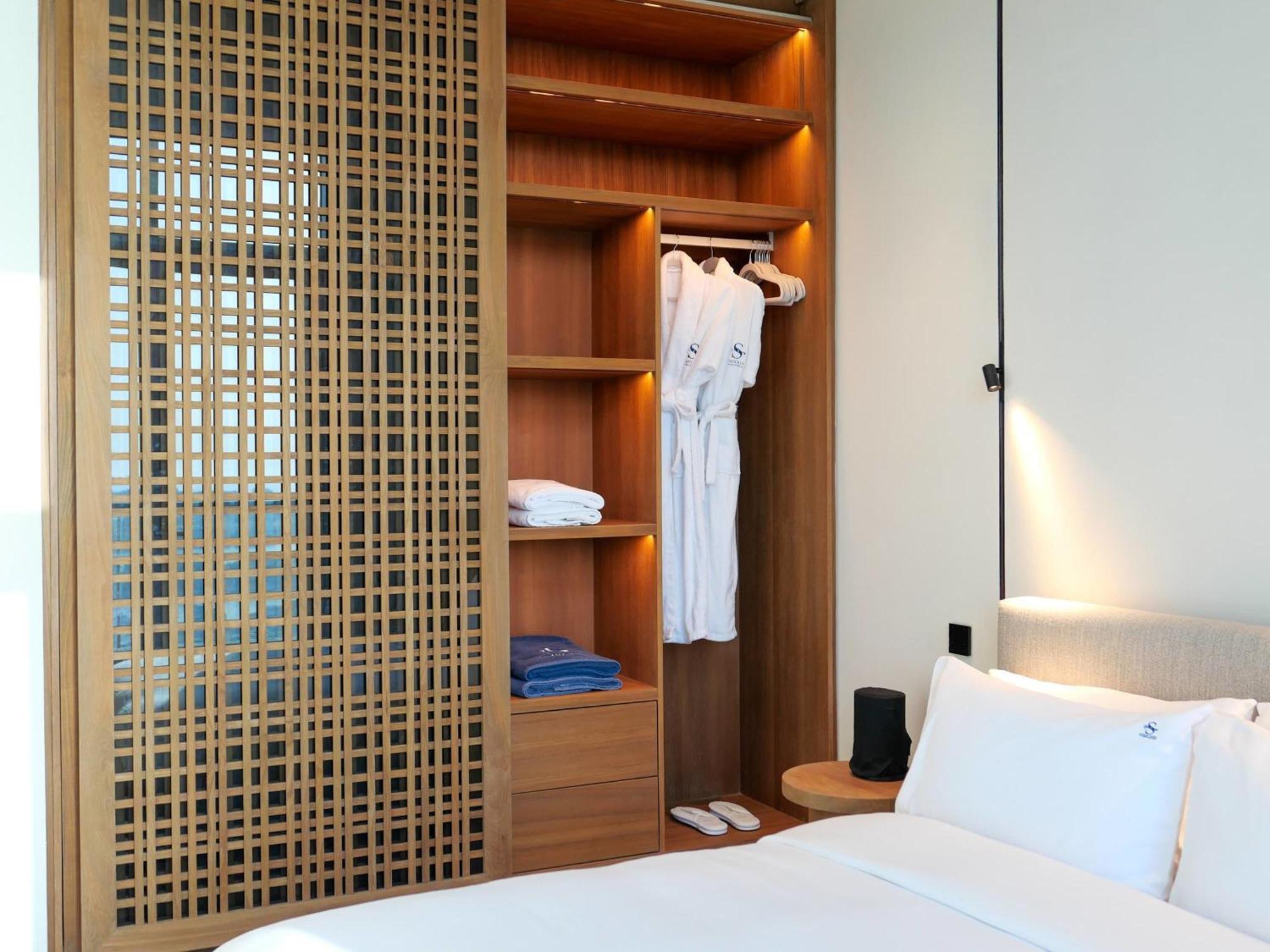 High End 4br Penthouse With Private Pool And Skyline Views Apartment