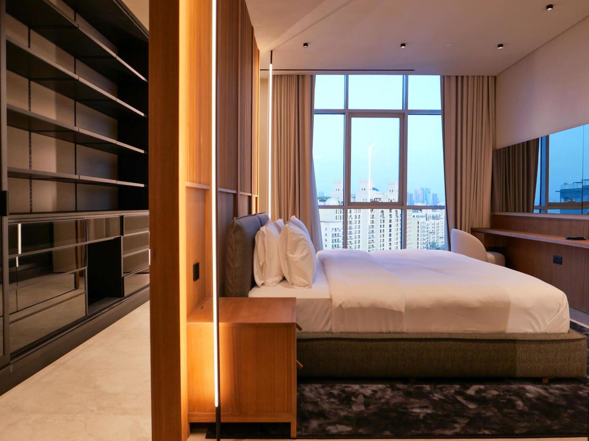 High End 4br Penthouse With Private Pool And Skyline Views *