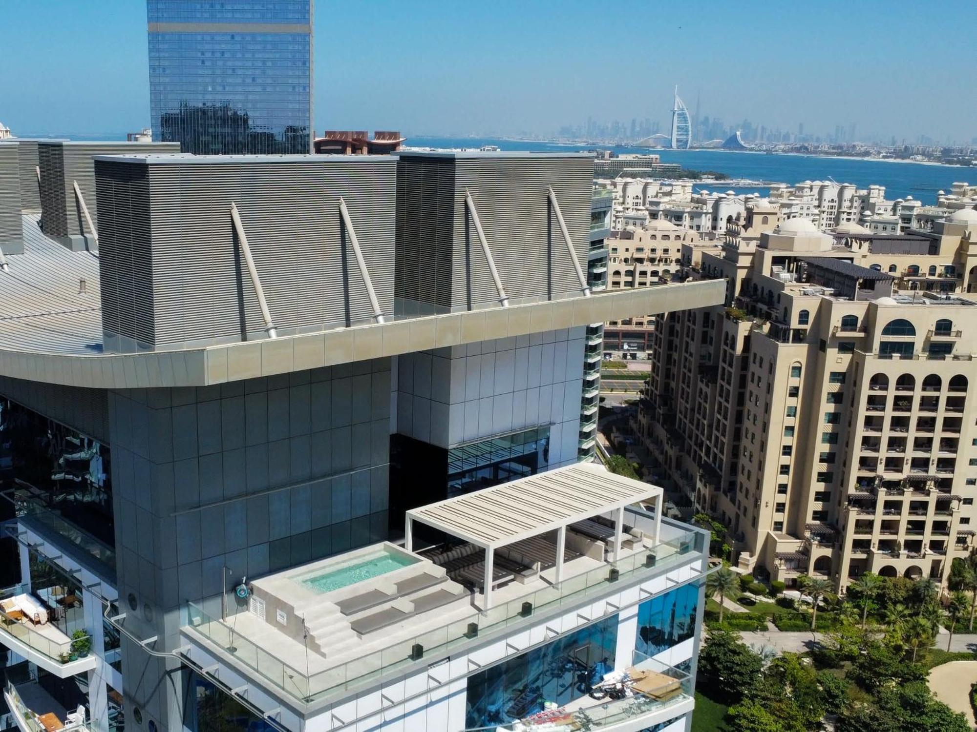 Apartment High End 4br Penthouse With Private Pool And Skyline Views *