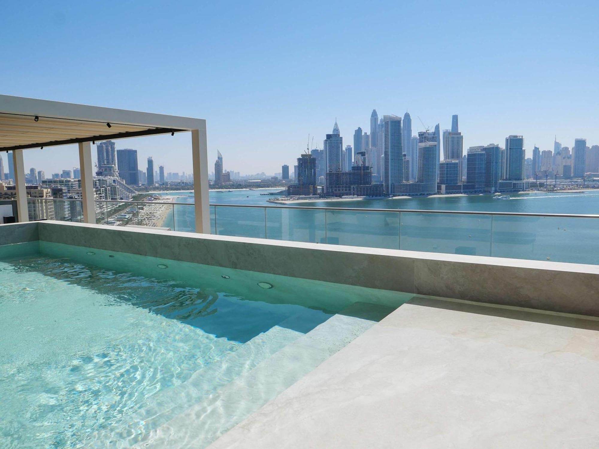 High End 4br Penthouse With Private Pool And Skyline Views *