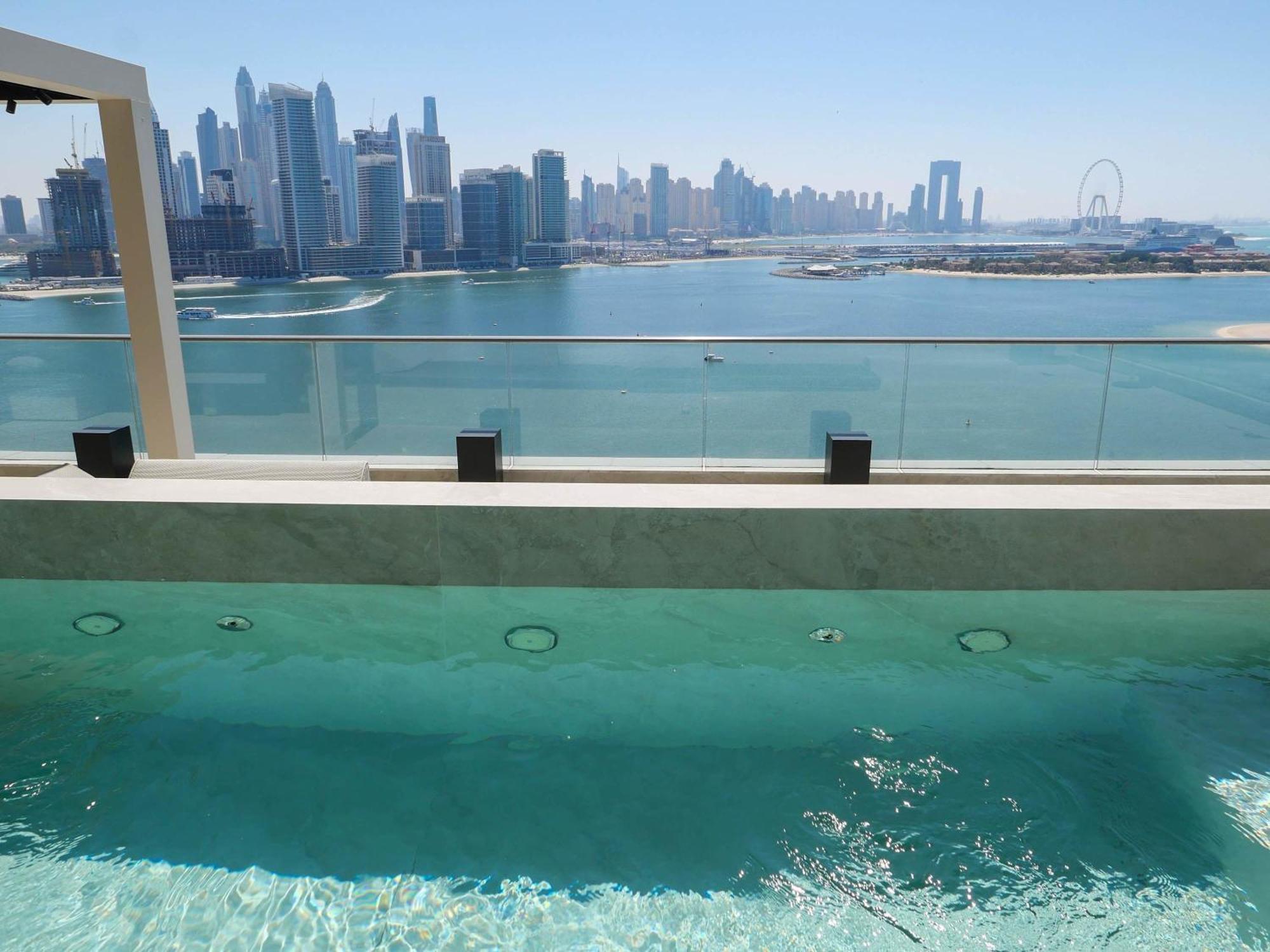 High End 4br Penthouse With Private Pool And Skyline Views *